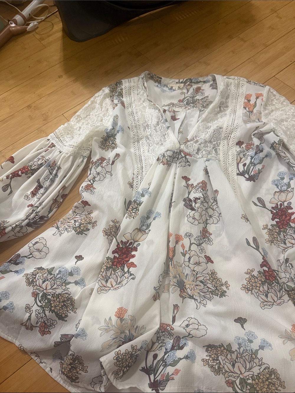 POL Cream Floral Lace-Trim V-Neck Tunic